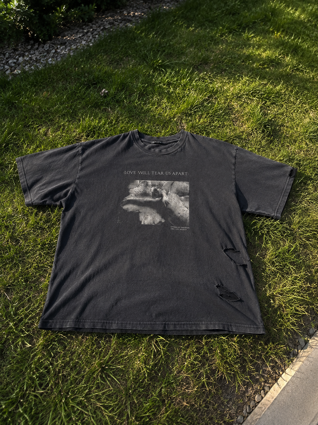"TEAR LOVE" T-shirt